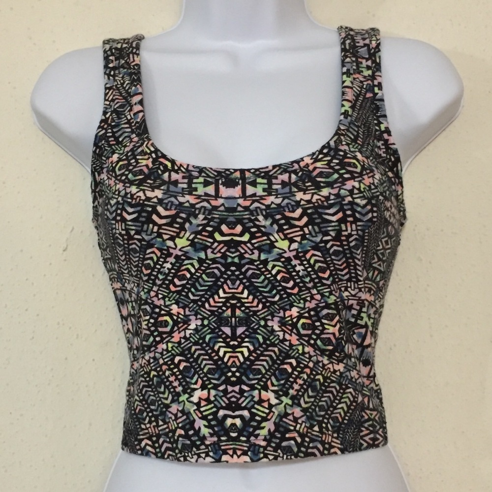 💐 KENDALL & KYLIE GEOMETRIC PRINT CROP TOP